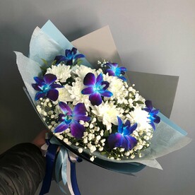 Букет с орхидеями Дендробиум и хризантемами