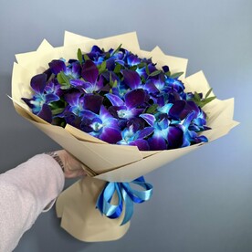 Букет с космическими цветами Орхидеями Дендробиум