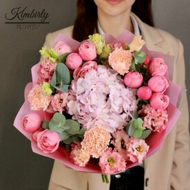 Лизиантус Эустома, Гвоздика одноголовая, Роза пионовидная кустовая, Эвкалипт, Гортензия, Дизайнерская упаковка