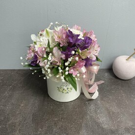 Альстромерии в коробке