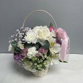 Цветы в корзине