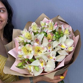 Орхидеи и альстромерии