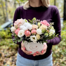 Кашпо из свежих цветов