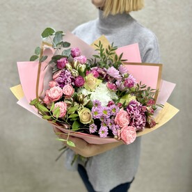 Шикарный авторский букет с белой гортензией и ассорти цветов