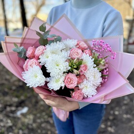 Букет «Для тебя» с пионовидными розами и хризантемами