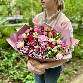 Шикарный букет с орхидеями и ассорти свежих цветов