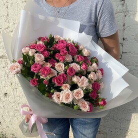 Букет кустовых роз