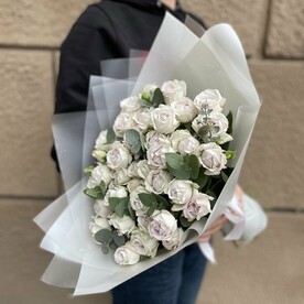 Букет из Пионовидных кустовых роз