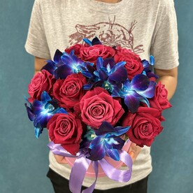 Коробочка с космической орхидеей и розой