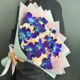 Букет Гвоздика с космической орхидеей