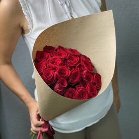 Роза "Ред Наоми" в крафте