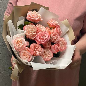 9 Пионовидных кустовых роз Мадам Бомбастик