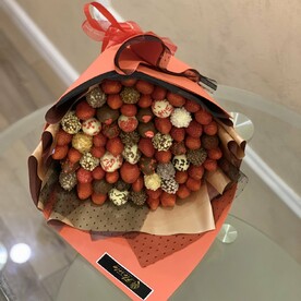 Клубника в шоколаде с вуалью