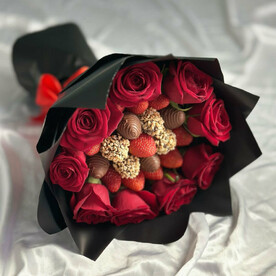 Клубника в розах 9