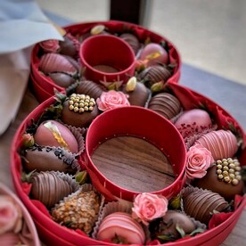 Клубника в шоколаде в коробке 8 марта