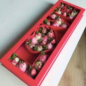 Клубника в шоколаде в коробке Love