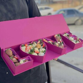 Клубника в шоколаде в коробке Love