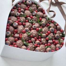 Клубника и голубика в шоколаде