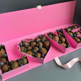 Клубника в шоколаде в коробке Love 3