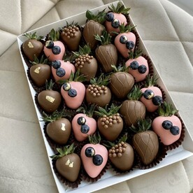 Клубника в шоколаде с голубикой 5