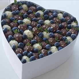 Клубника в шоколаде с голубикой 4