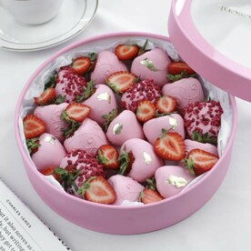 Клубника в розовом