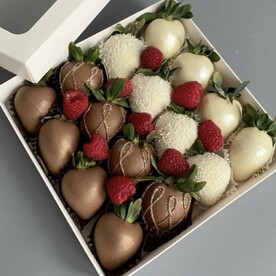 Клубника в шоколаде с малиной 8