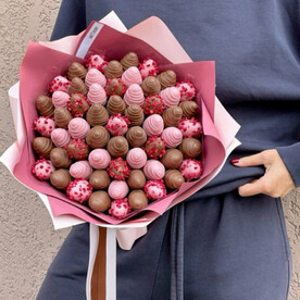 Клубника в розовом и молочном шоколаде 28