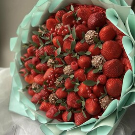 Ягодный букет в мятной упаковке