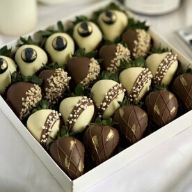 Клубника в молочном и белом шоколаде 2