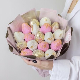 Клубника в шоколаде с золотом