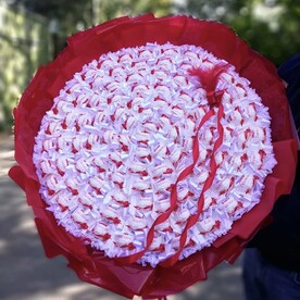 Букет из 101 раффаэлки