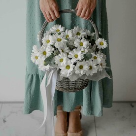 Ромашки в корзине
