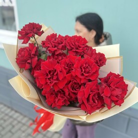 Букет из 17 бордовых, французских роз