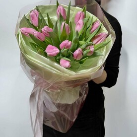 Нежно - розовые тюльпаны 15 шт. В стильной упаковке