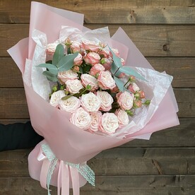 Букет пион роз