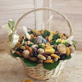 Корзина " Полезный комплимент"