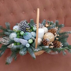 Новогодняя композиция в корзинке