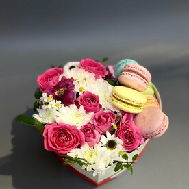 Композиция с макарунами «Комплимент»