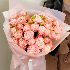 Букет пионовидных кустовых роз