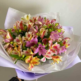 Букет альстромерий