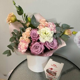 Авторский букет в шляпной коробке