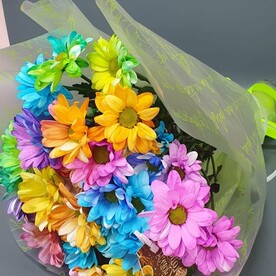 Букет разноцветных кустовых хризантем