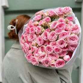 Букет кустовая роза розовая 15 шт (моно 004)
