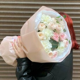 Нежный букет пион роза и диантус с эвкалиптом (сб 128)