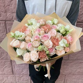 Пионовидные розы нежное ассорти