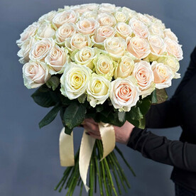 Букет из 51 кремовой розы (60см)