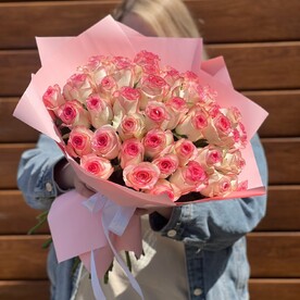 51 Роза в оформлении углами