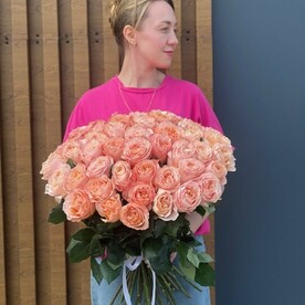 51 пионовидная роза с лентой