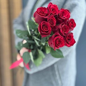 9 красных премиальных роз 70 см сорта Explorer